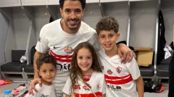 عمر جابر يحتفل بانتصار الزمالك على بيراميدز برفقة أبنائه